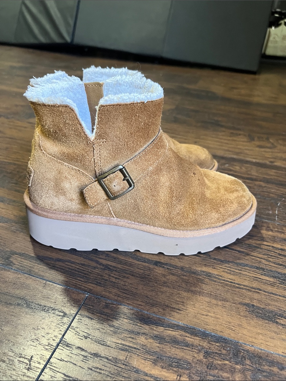 Koolaburra by UGG Woman’s Kelissa Mini Buckle boot size 8